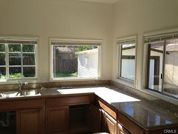 5th image of 261 W 16th St