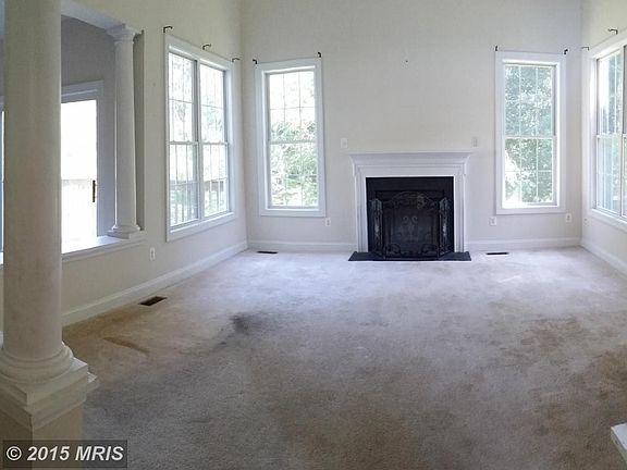 Living Room w/gas Fireplace