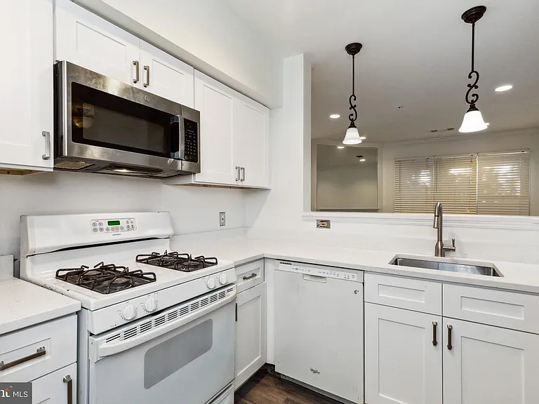 12915 Alton Sq #114 — Photo 12
