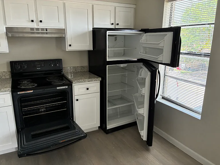 705 E Bustamante St #2 — Photo 5