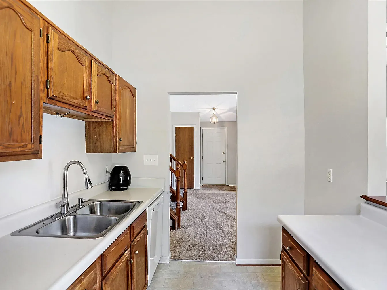 3 bed, 1560 sqft, $2,130 — Photo 2