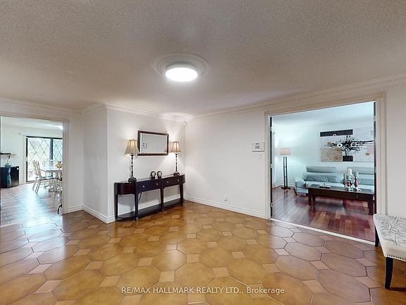 3rd image of 95 Pemberton Rd