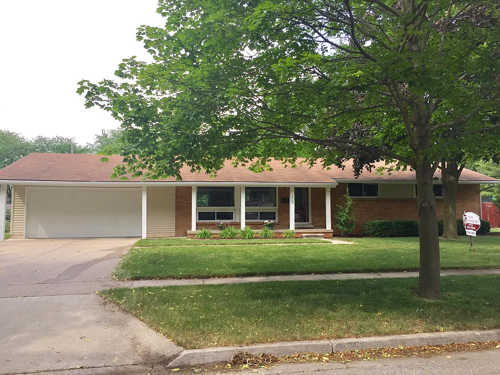 509 Capitol Dr photo 1