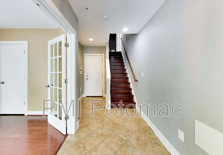 5600 45th Ave — Photo 5