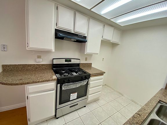 5th image of 8020 Langdon Ave Unit 205