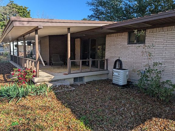 3rd image of 111 Maxine St