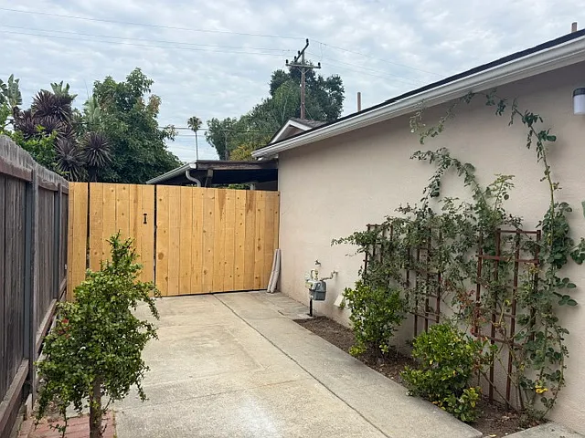 Cambridge Dr — Photo 15