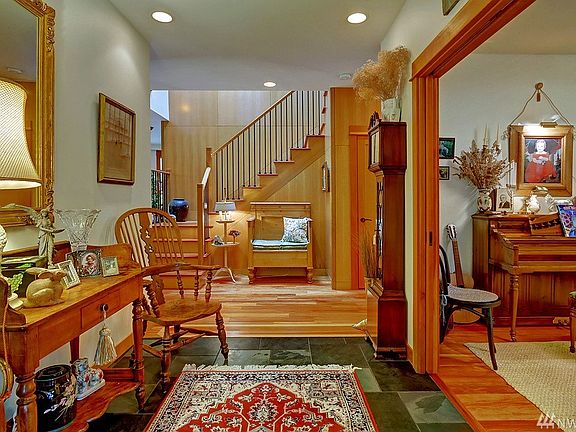 3rd image of 11305 Fieldstone Ln NE