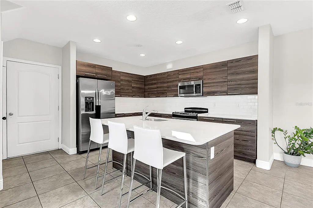 3 bed, 2.5 bath, 1802 sqft, $2,500 — Photo 4