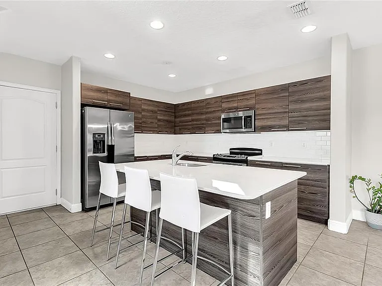 105 Kenny Blvd — Photo 4