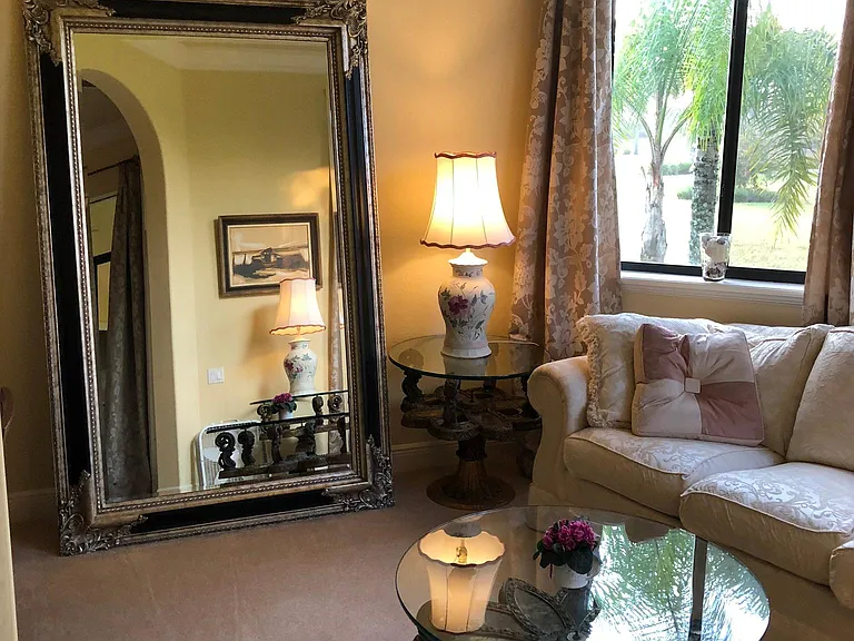 Sitting room off to the master bedroom