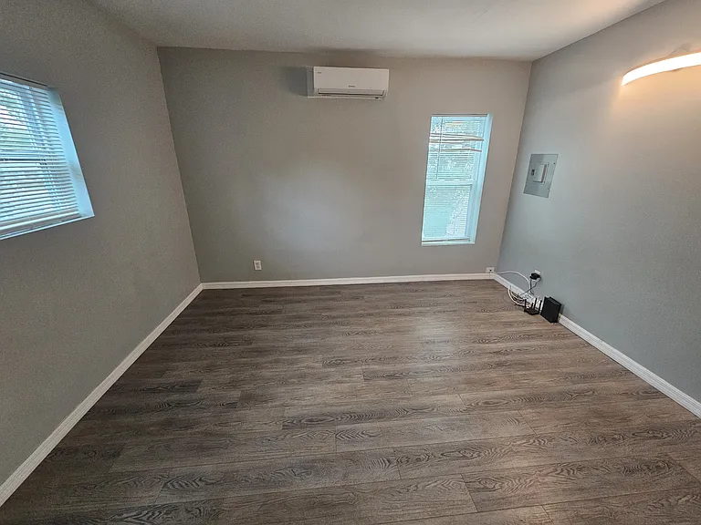 306 Turner St — Photo 23