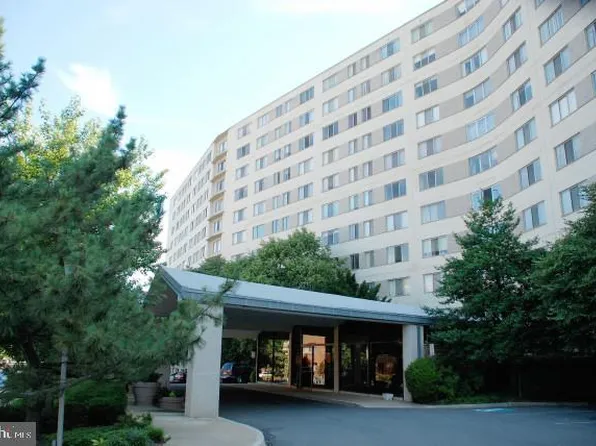 1200 N Nash St APT 508, Arlington, VA 22209