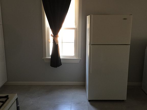 3rd image of 928 S Flood Ave APT 4
