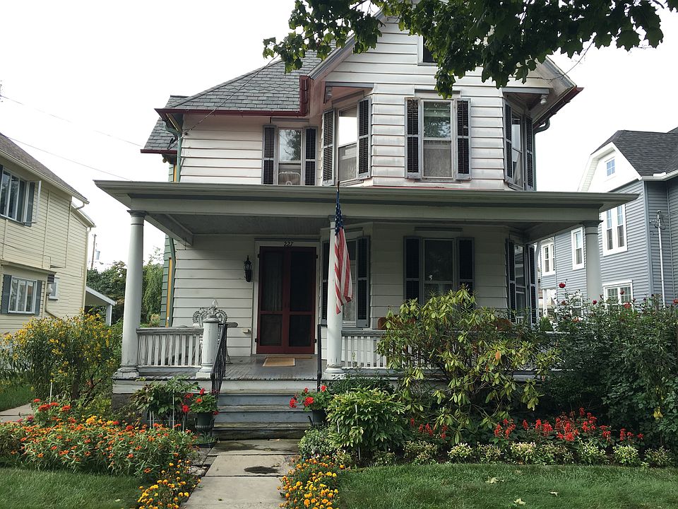 2nd image of 227 Delaware Ave