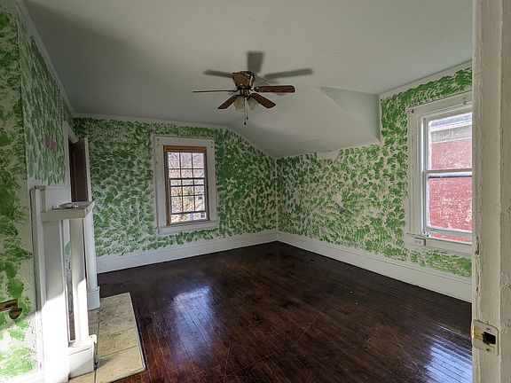 5th image of 1580 Lee St E #2