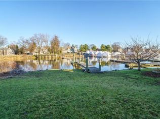 6 Springwood St, Cranston, RI 02905