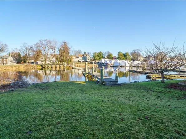 6 Springwood St, Cranston, RI 02905
