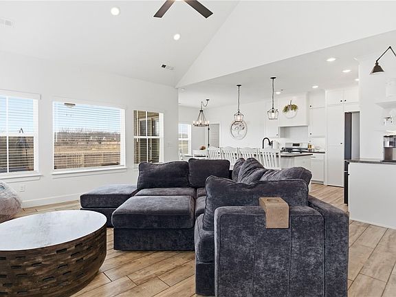 4th image of 1251 Bootleg Rd