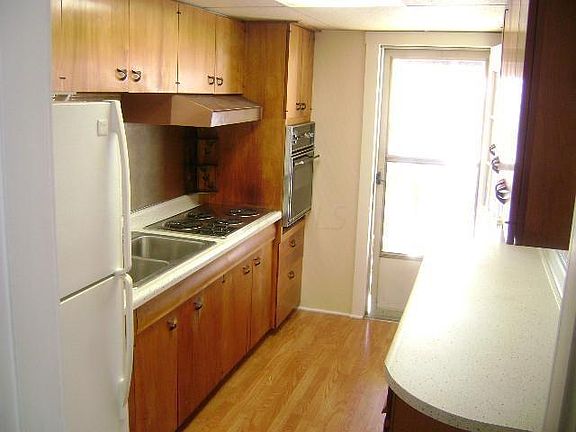 2nd image of 208 W Walnut St