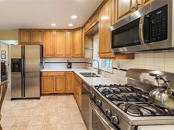 5th image of 608 Wedgewood Dr