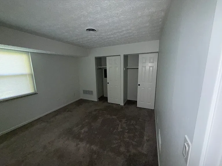 715 W Chestnut St #12 — Photo 7
