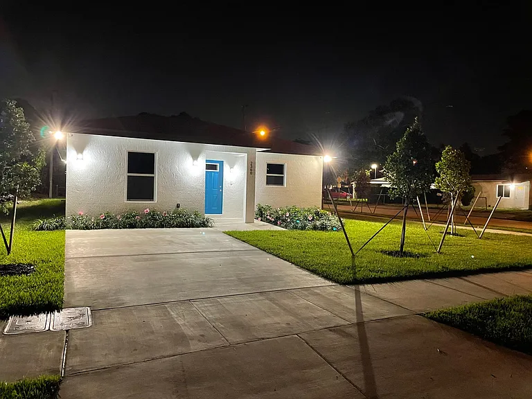 2360 NW 14th St — Photo 15