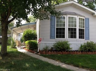 15 Elgin Oval, Olmsted Falls, OH 44138