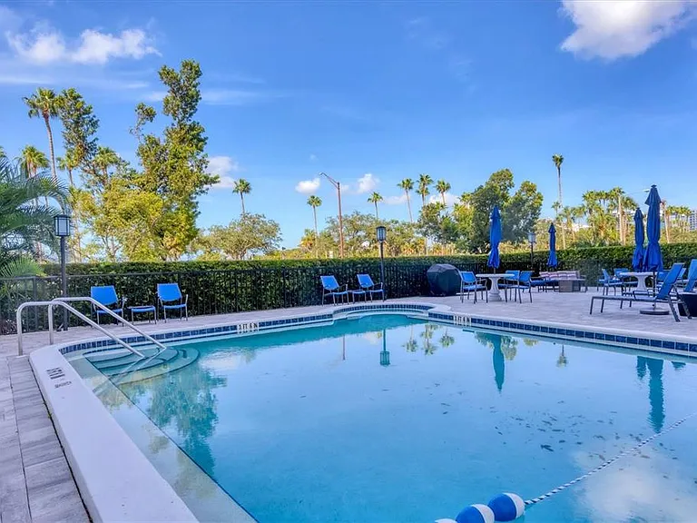 555 S Gulfstream Ave #902 — Photo 32