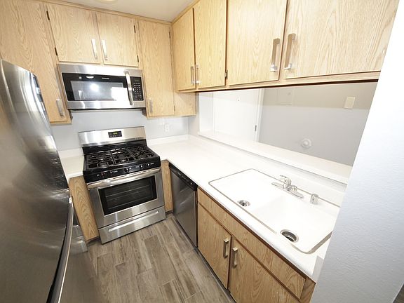 5th image of 10615 Rose Ave APT 105