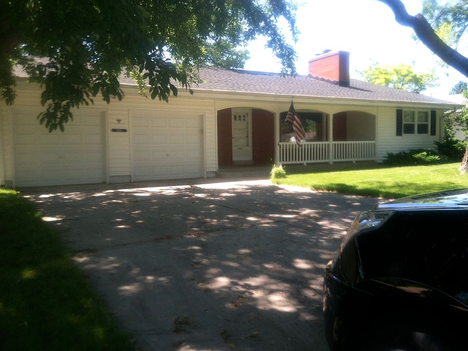 1st image of 2041 N 116th St