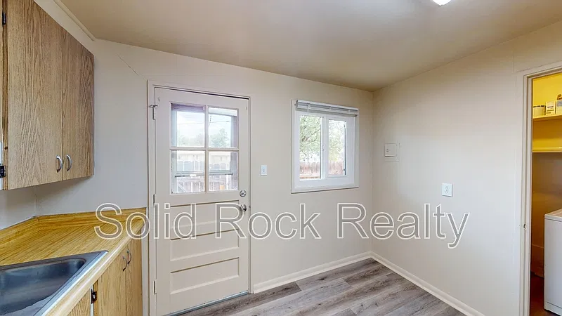 2 bed, 1.0 bath, 750 sqft, $1,075 — Photo 4