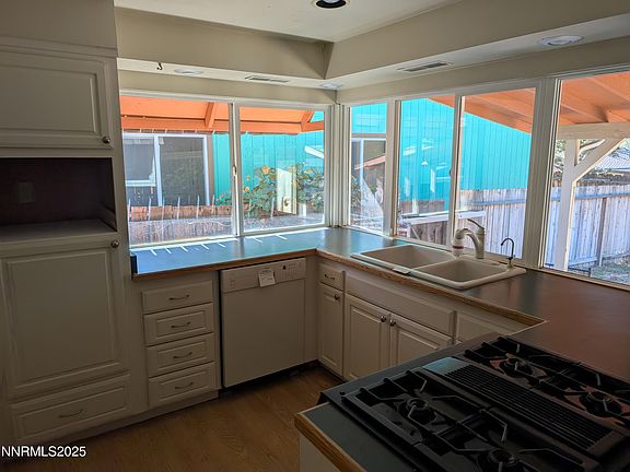 5th image of 1402 La Loma Dr