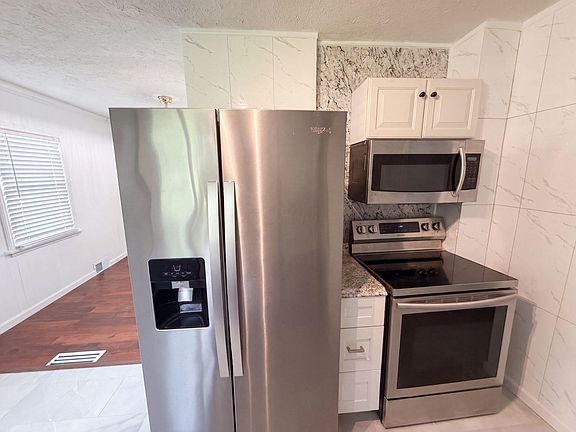 2nd image of 601 Rhoads Ave