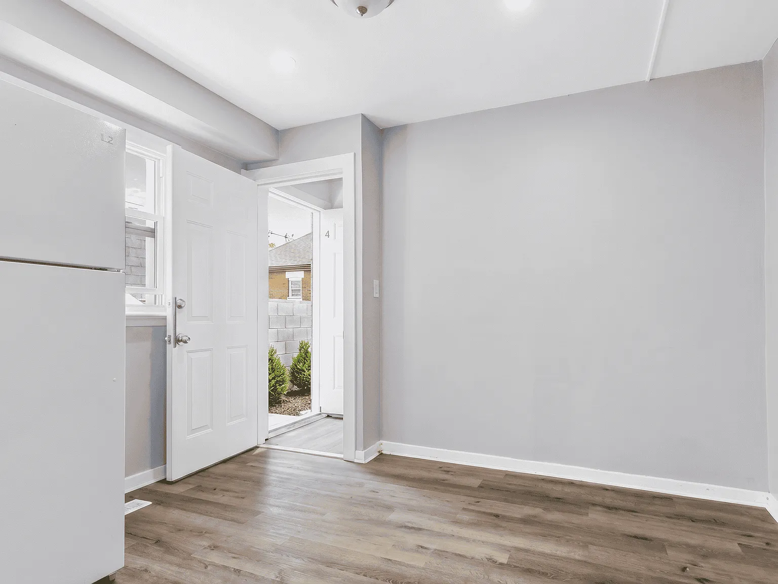 3-235 Hamilton Rd — Photo 4