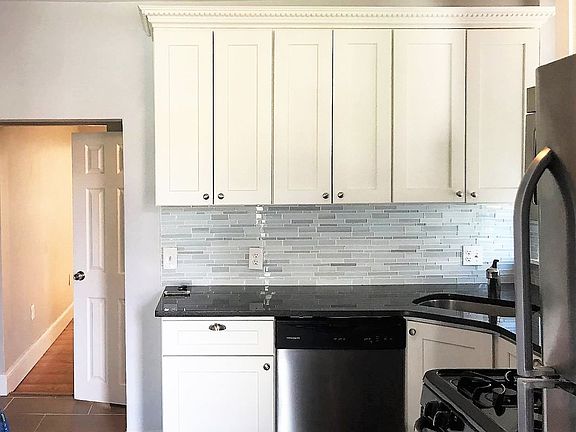 2nd image of 20 Chelsea St APT 2
