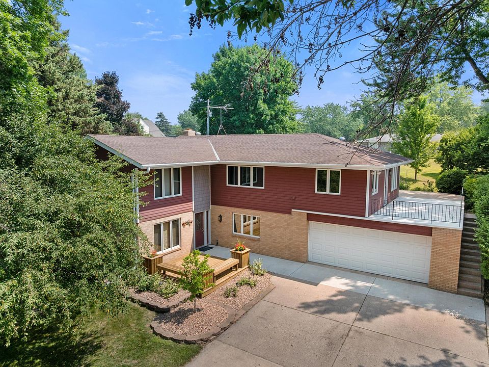 1st image of 3024 Meridian Ave NE