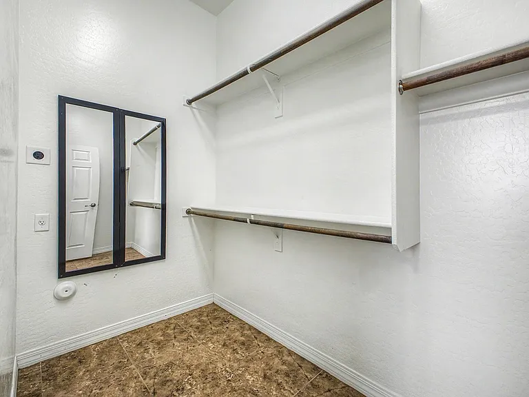 1133 E Buckingham Ave — Photo 23