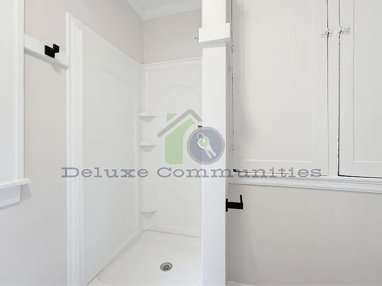 410 Eastern Ave SE — Photo 34