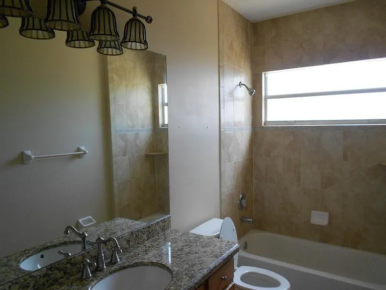 1221 SE Navajo Ln — Photo 16