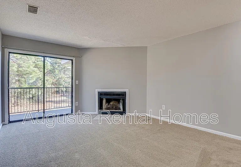 2812C Thomas Ln — Photo 4