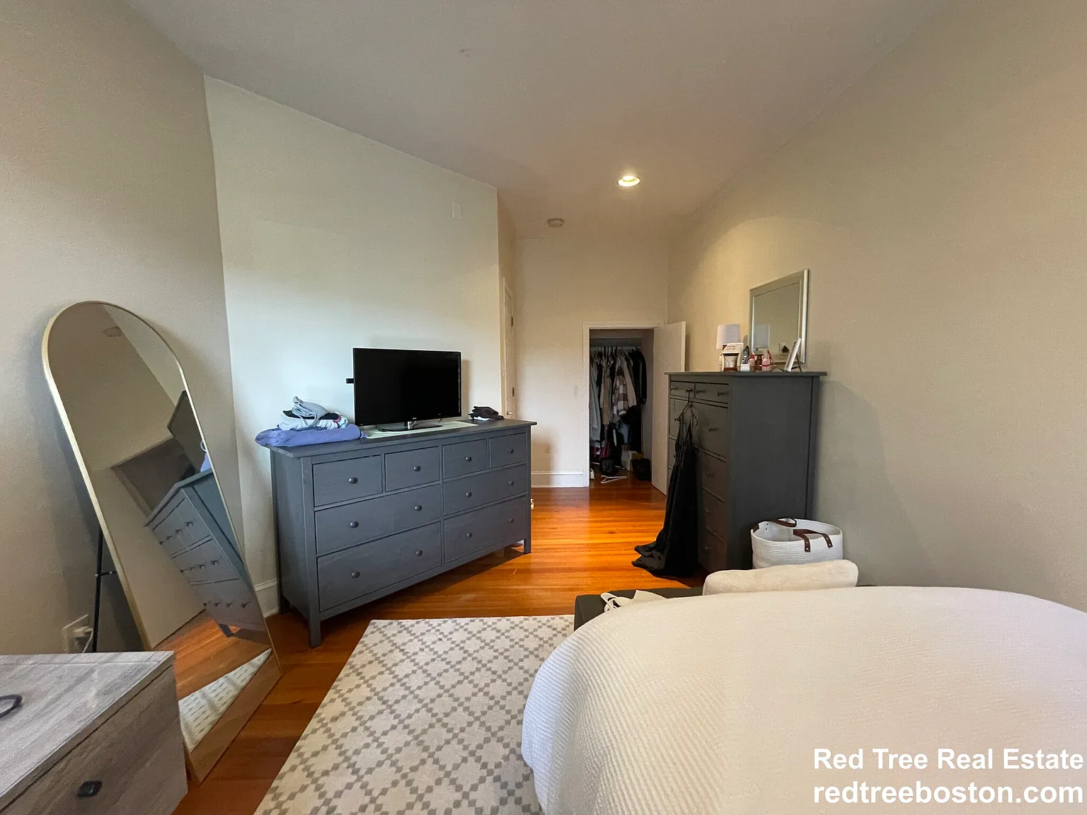 3 bed, 1200 sqft, $4,500 — Photo 2