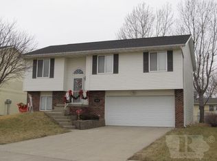 1539 Oakwood Dr, Carroll, IA 51401