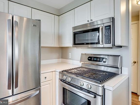 3rd image of 1045 N Utah St Unit 2-712