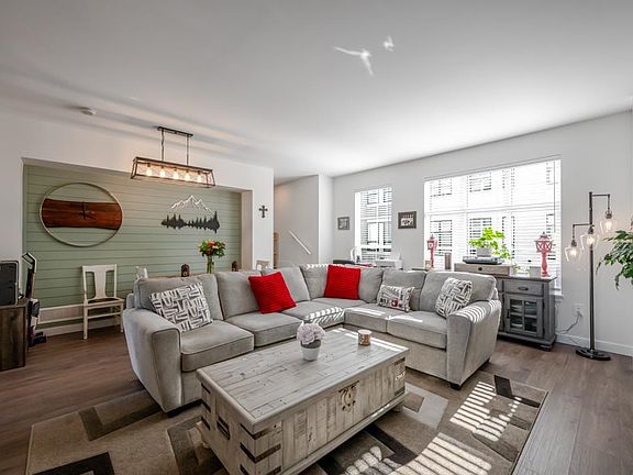 4th image of 2774 Montrose Ave #35