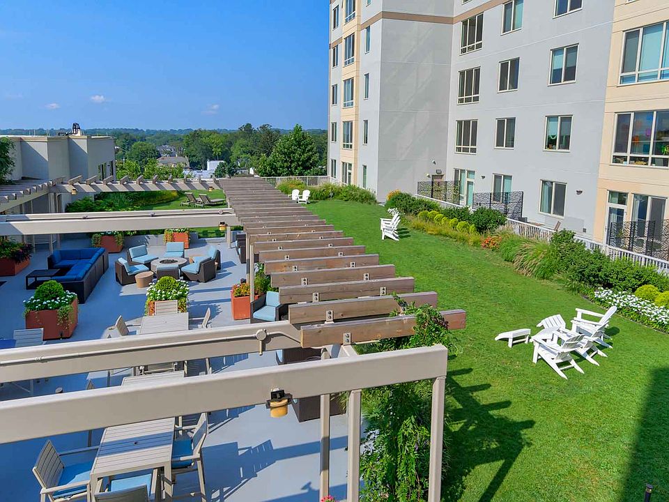 Conveniently located minutes from the train station, fine dining, and high-end shopping