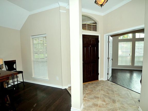 5th image of 202 Calypso Ln