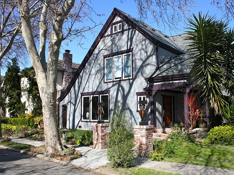 Alameda Way — Photo 24