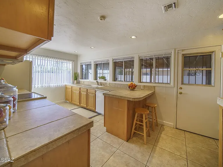 3438 E Lee St — Photo 12