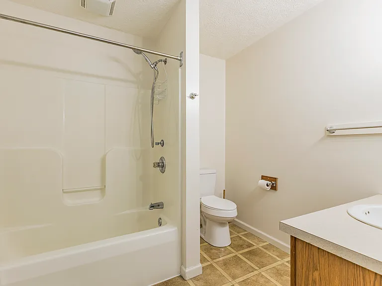 1620 W Jackson St — Photo 15